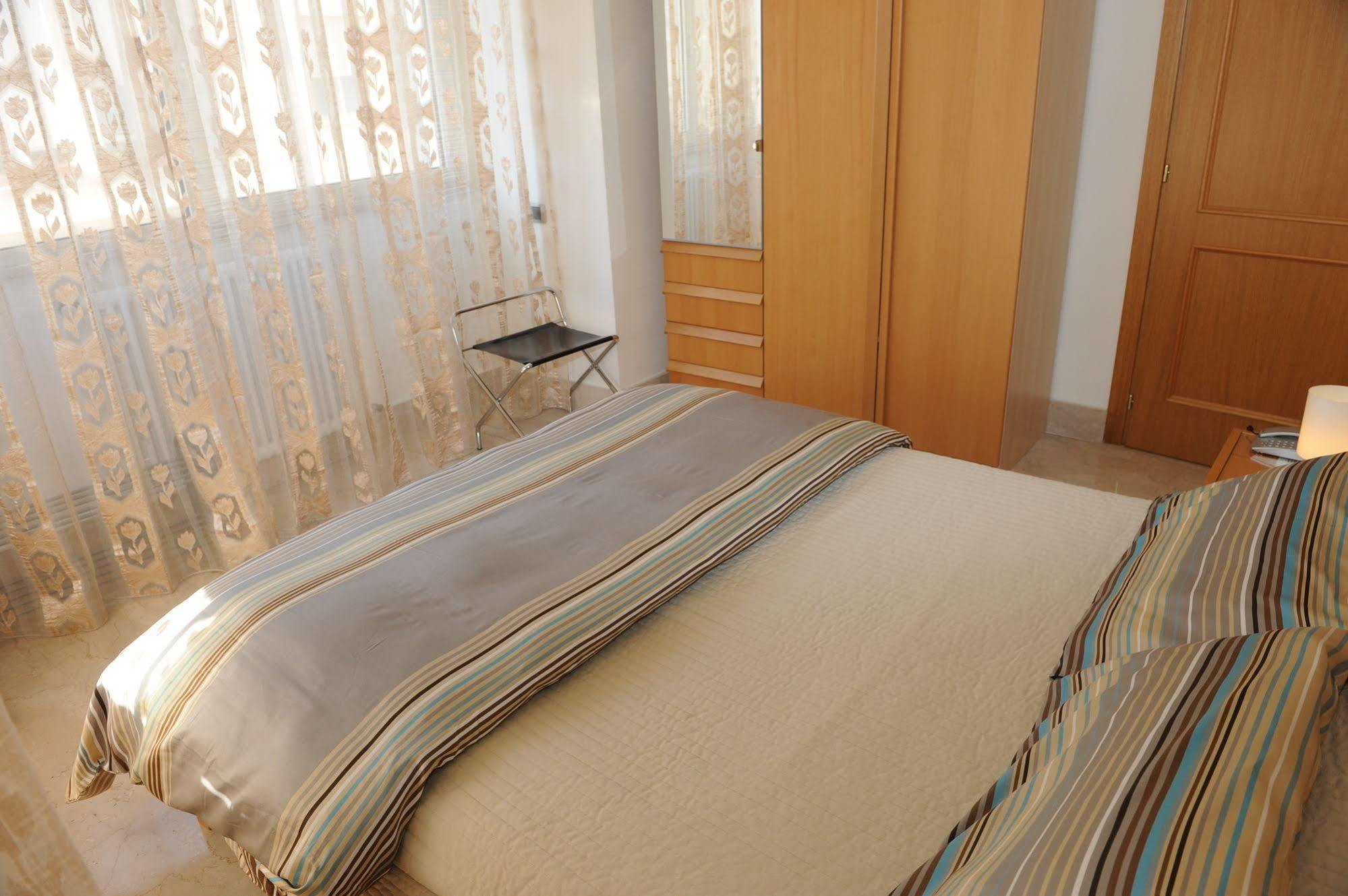 ลุกซ์ อัพพาร์ตาเมนตี Aparthotel โรม ภายนอก รูปภาพ