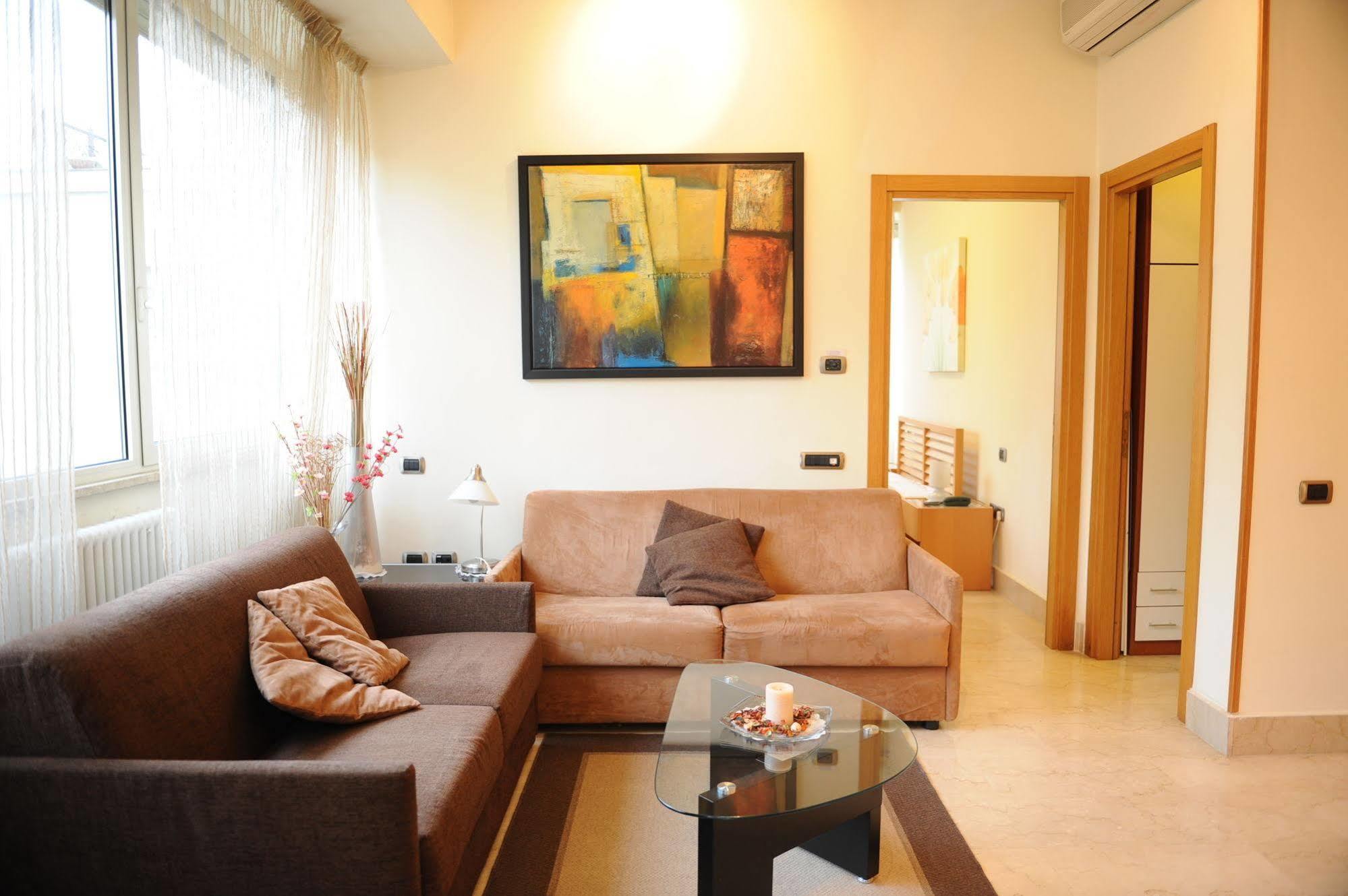 ลุกซ์ อัพพาร์ตาเมนตี Aparthotel โรม ภายนอก รูปภาพ